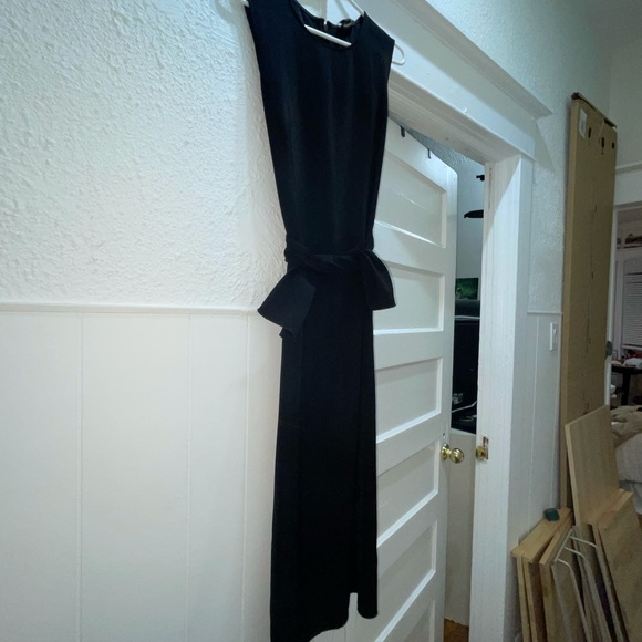 Black shift dress with tie waist - Picture 2 of 7